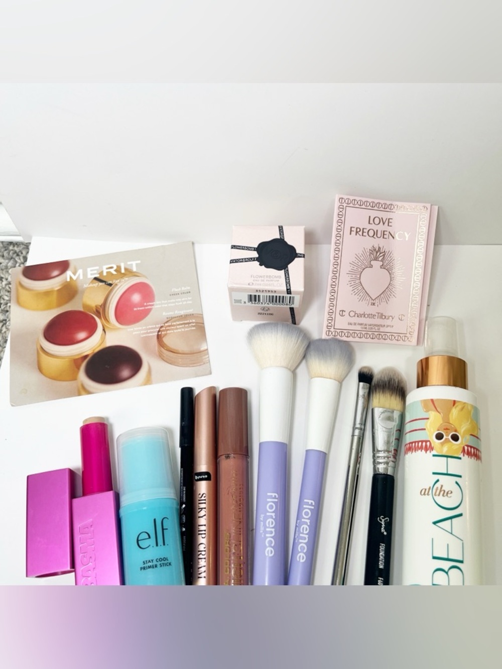 Makeup, brush & fragrance bundle Basma Sigma & Flowerbomb